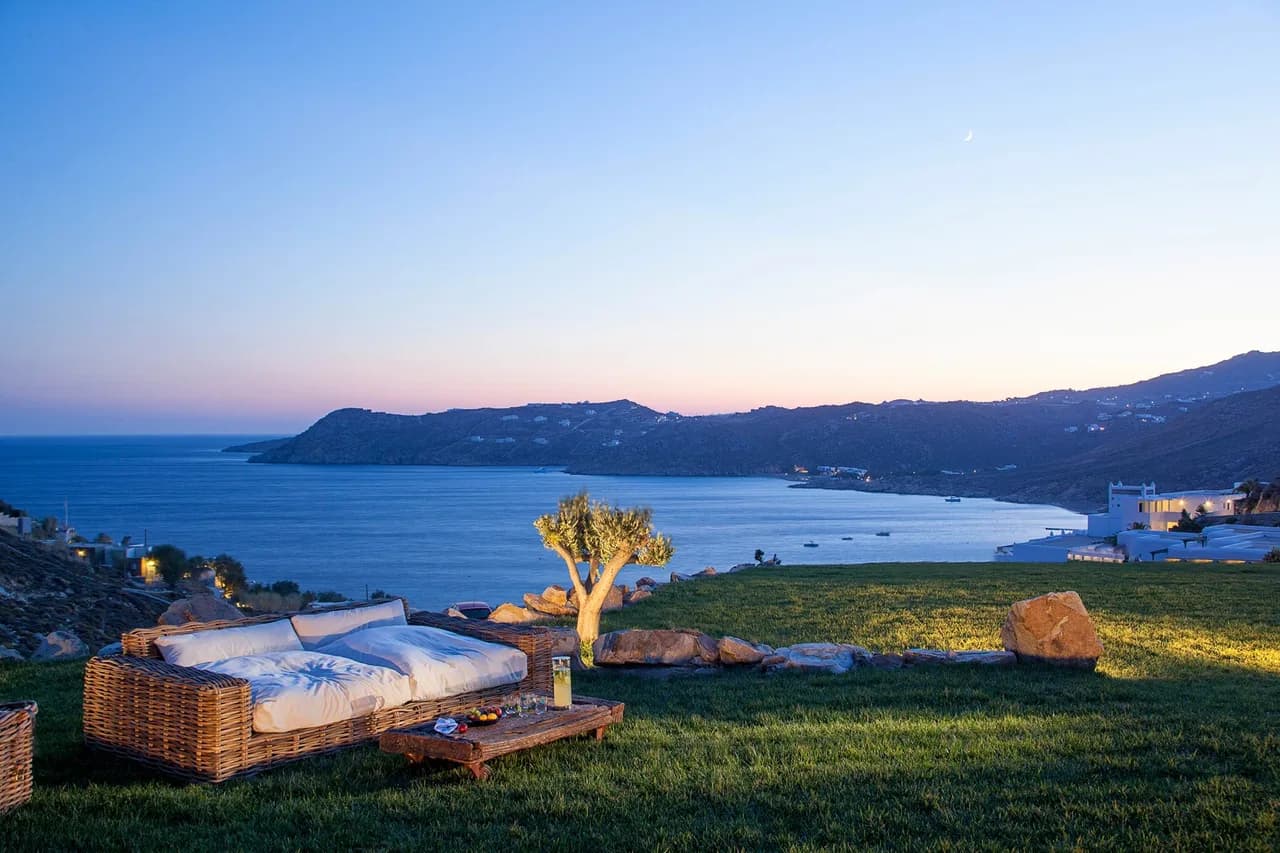LUXURIOUS PARADISE OVERLOOKING THE PRISTINE WATERS OF ELIA BEACH
