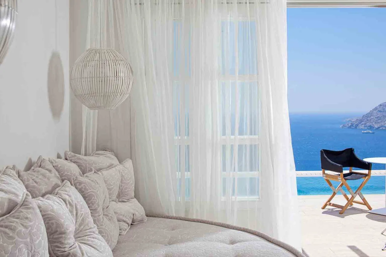 ELEGANTLY DESIGNED CHARMING VILLA WITH SUPERB PANORAMIC VIEWS