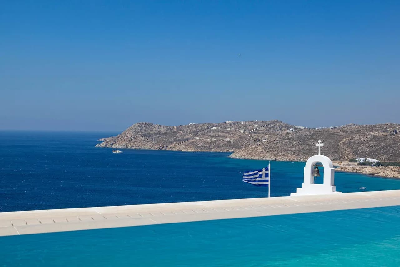 ELEGANTLY DESIGNED CHARMING VILLA WITH SUPERB PANORAMIC VIEWS photo 2