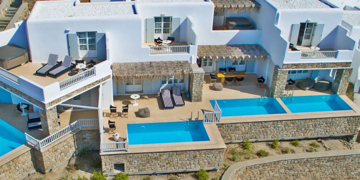 ELEGANTLY DESIGNED CHARMING VILLA WITH SUPERB PANORAMIC VIEWS photo 3