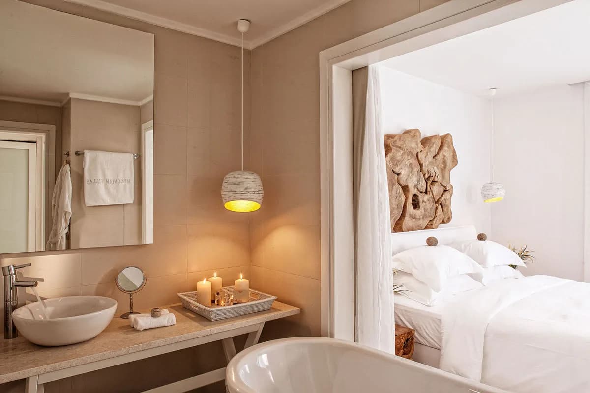 OASIS OF COMFORT WITH SOPHISTICATED INTERIORSAND UNDISTURBED VIEWS photo 5