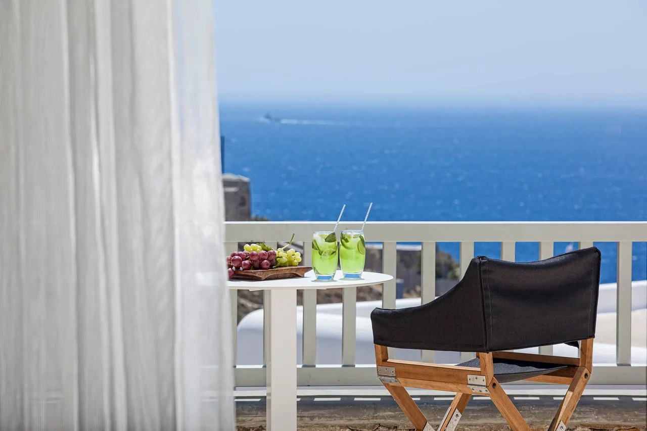 REMARKABLE VILLA WITH SPACIOUS TERRACE AND PRIVATE POOL