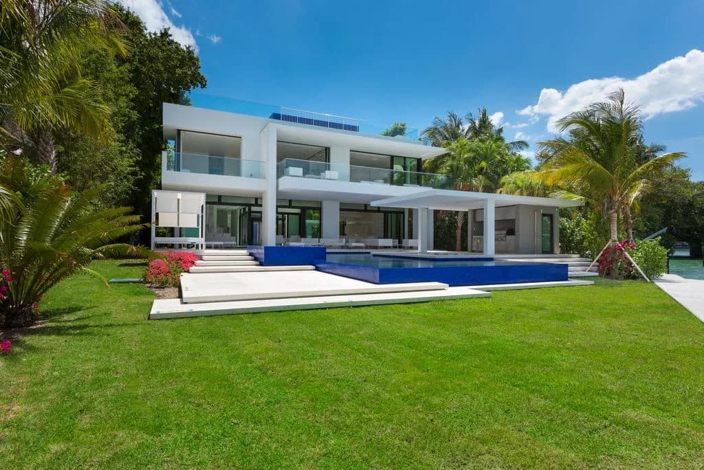 Luxurious Villa With World Class Interiors And Infinity Pool photo 5