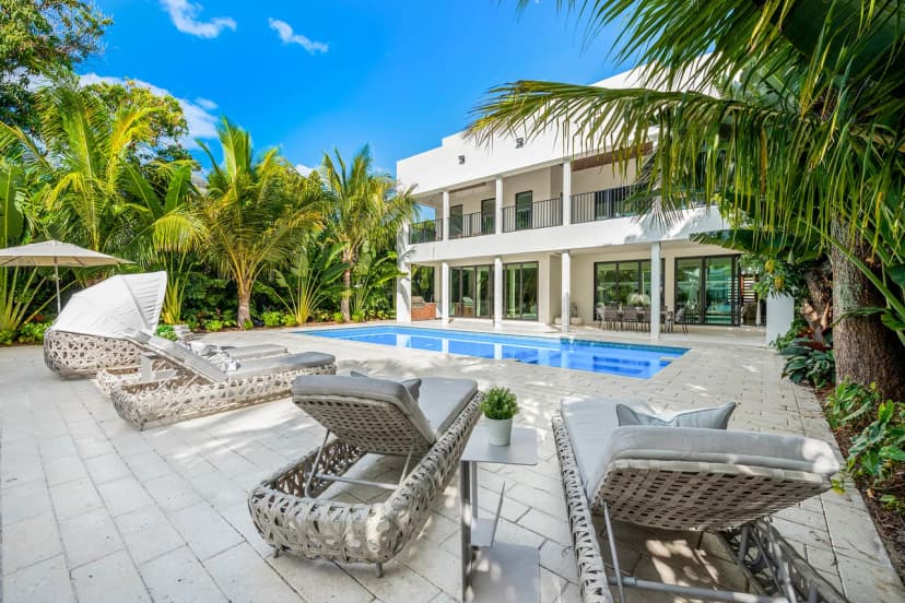 Brand New Waterfront Villa With Heated Pool And Grand Foyer