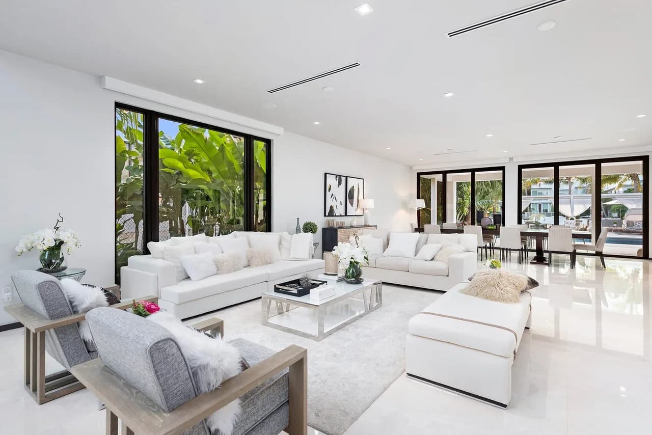Brand New Waterfront Villa With Heated Pool And Grand Foyer photo 2