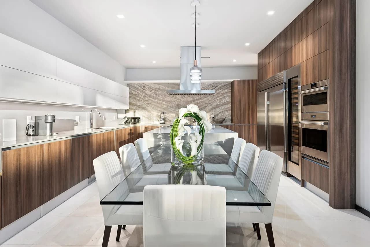 Brand New Waterfront Villa With Heated Pool And Grand Foyer photo 3