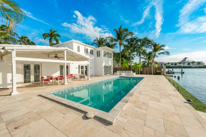 Spacious 2 Story Villa With Heated Pool And Skyline Views
