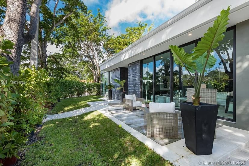 Luxurious Contemporary Villa With Amazing Outdoor Pool Area