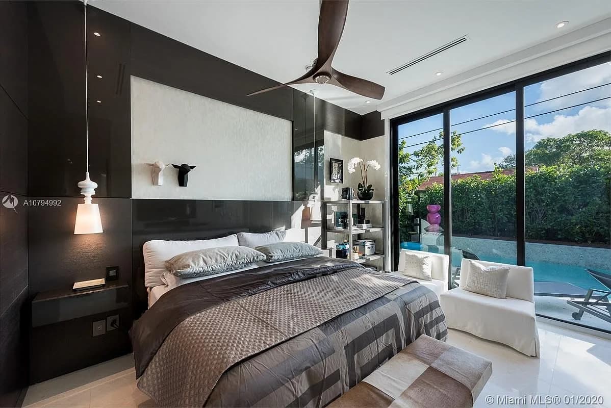 Luxurious Contemporary Villa With Amazing Outdoor Pool Area photo 4