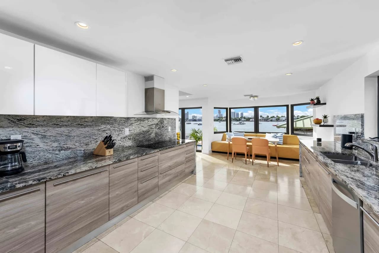 Stunning Miami Villa with Water Views photo 4