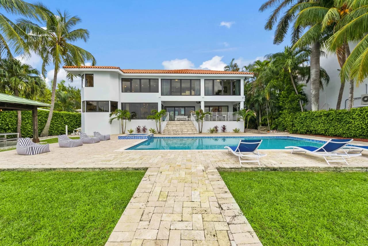 Stunning Miami Villa with Water Views photo 5