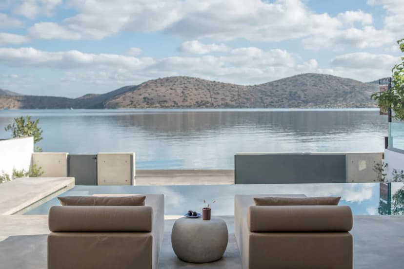 LUXURIOUS MODERN MINIMALIST STYLE WITH PANORAMIC VIEW OF THE CRETAN SEA