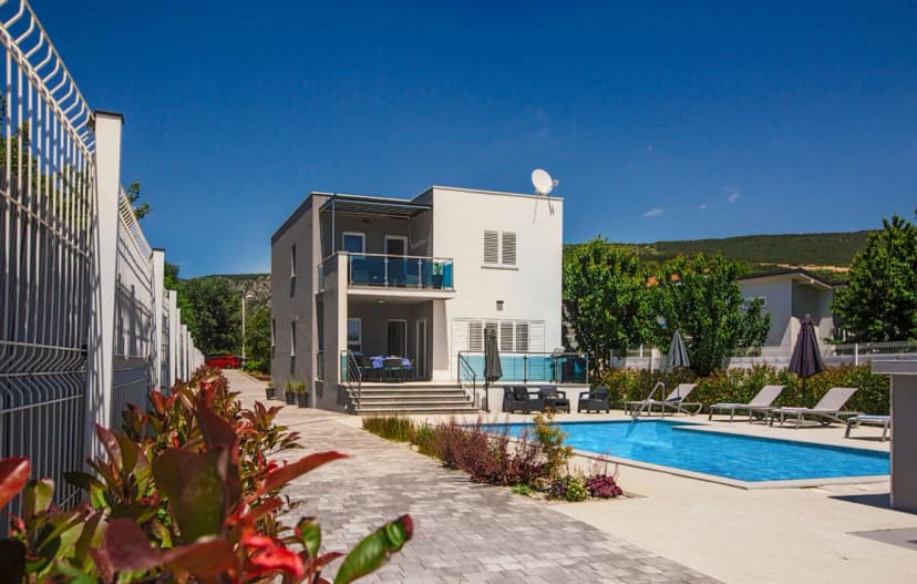 Superb Holiday Home In The Historic Town Of Proložac
