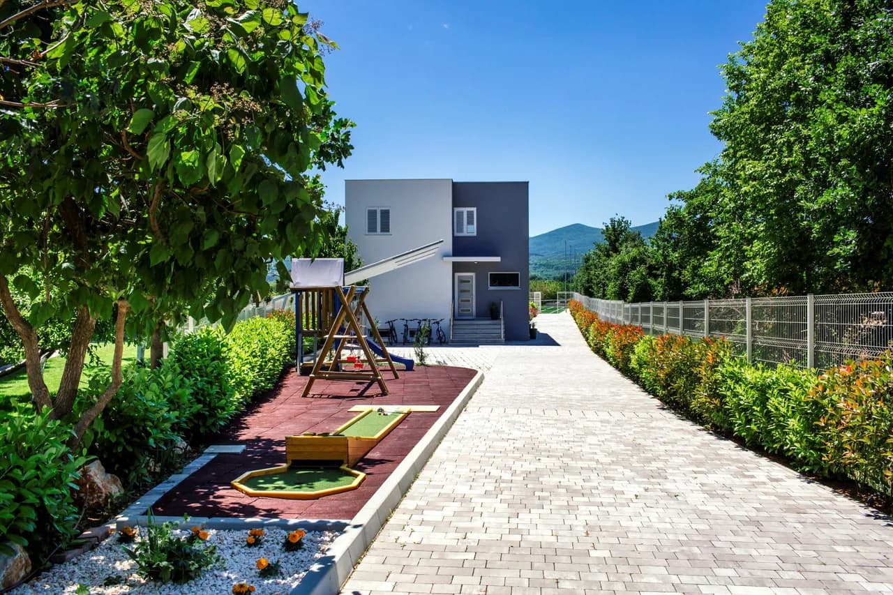 Superb Holiday Home In The Historic Town Of Proložac photo 2