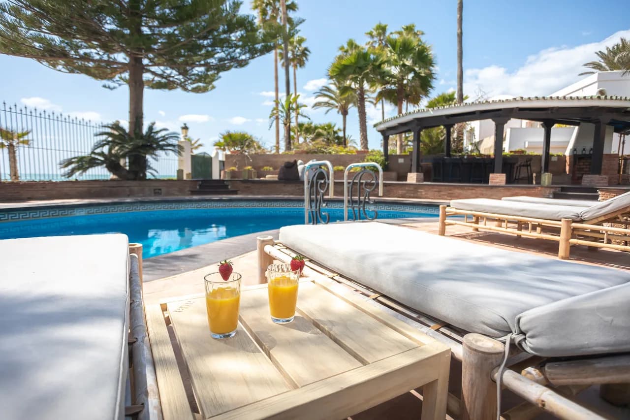 Outstanding Villa with magnificent location photo 2