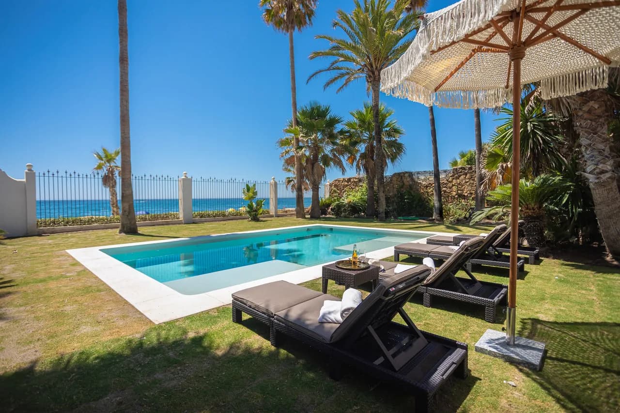 Outstanding Villa with magnificent location photo 3