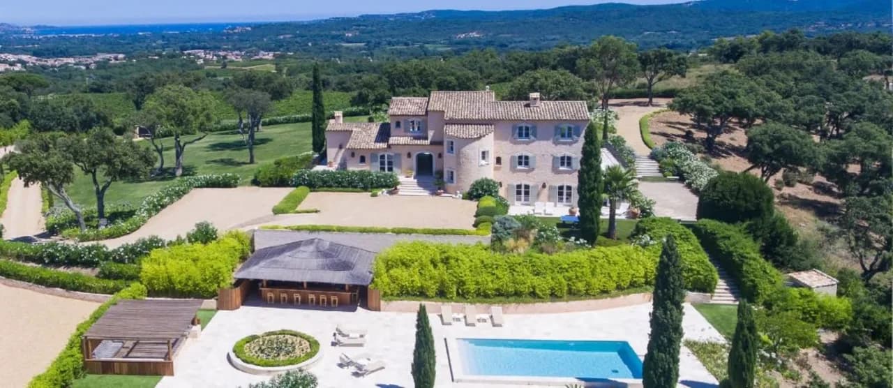 A MAGNIFICENT PROPERTY WITH STUNNING 360 DEGREE VIEWS photo 2