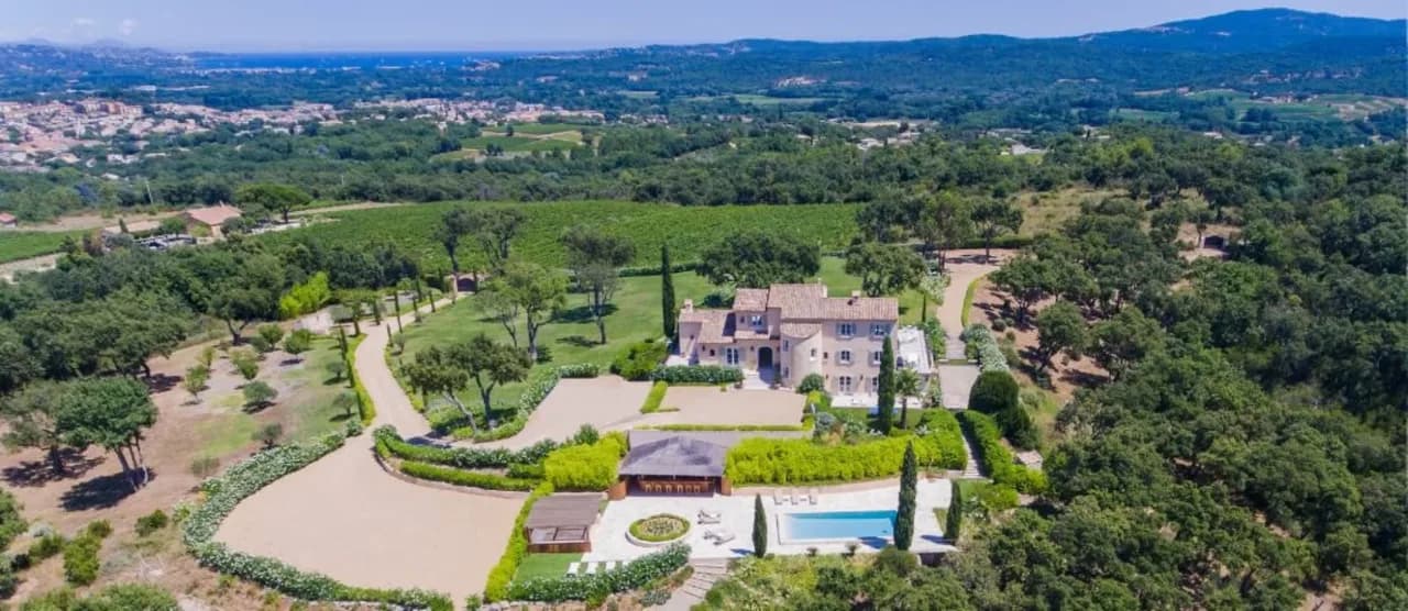 A MAGNIFICENT PROPERTY WITH STUNNING 360 DEGREE VIEWS photo 3