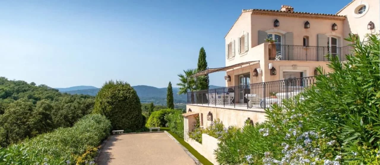 A MAGNIFICENT PROPERTY WITH STUNNING 360 DEGREE VIEWS photo 4