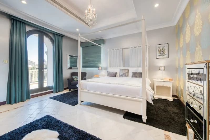 Luxurious 5 BR Villa with Private Pool