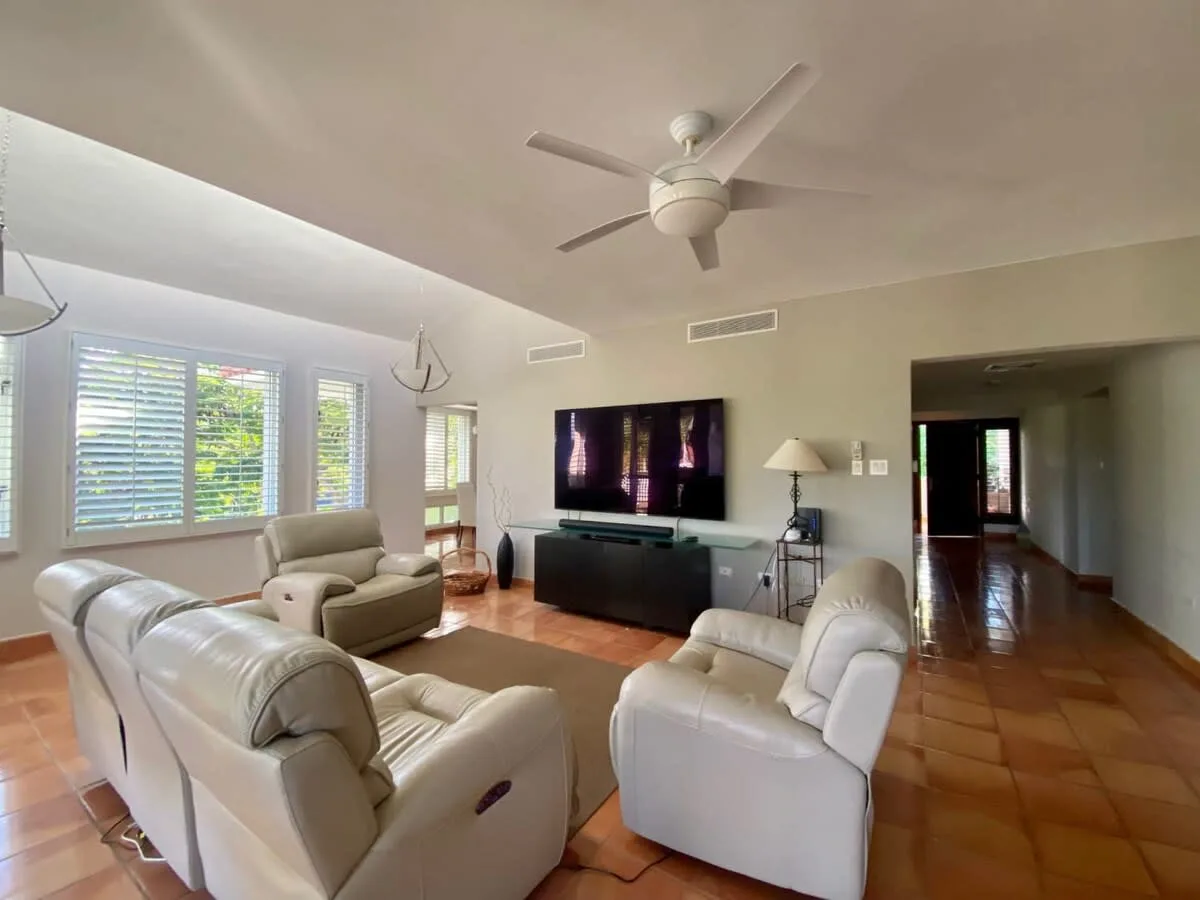 Elegant 3BR Villa Overlooking Landscaped Gardens photo 2