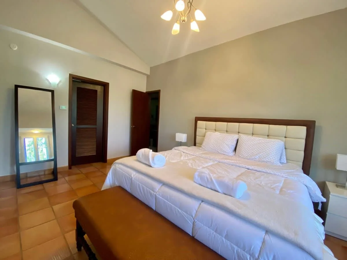 Elegant 3BR Villa Overlooking Landscaped Gardens photo 5