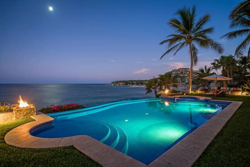 LUXURY AQUA BLUE VILLA