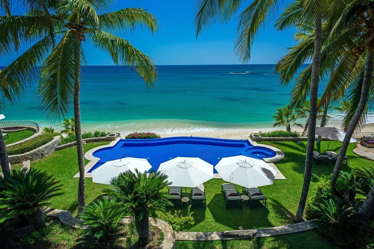 LUXURY AQUA BLUE VILLA photo 2