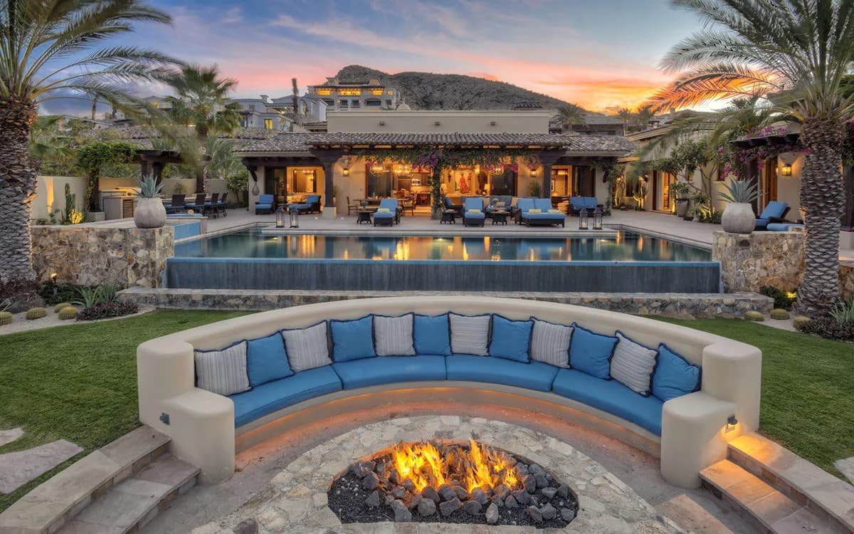 SPACIOUS OCEAN VIEW VILLA