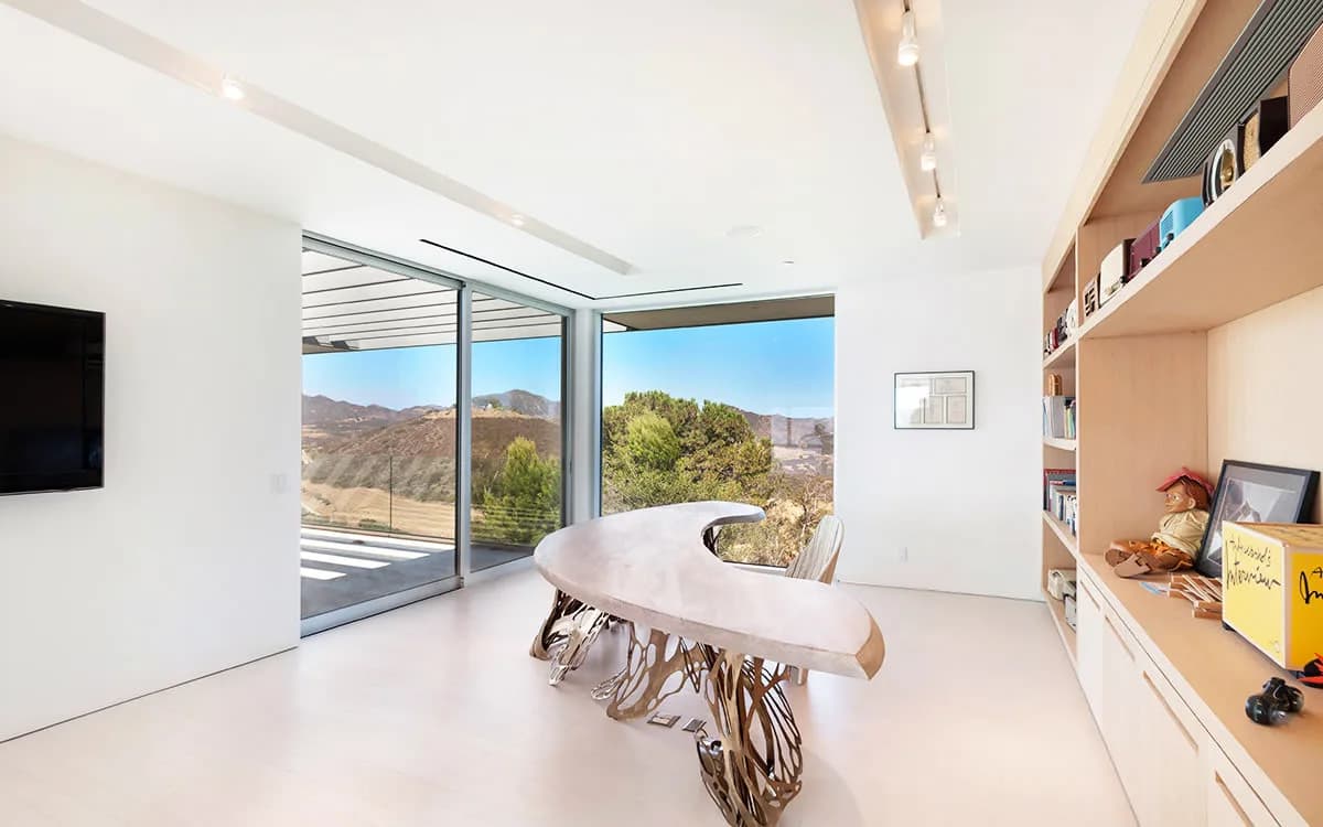 STUNNING MALIBU VILLA photo 2