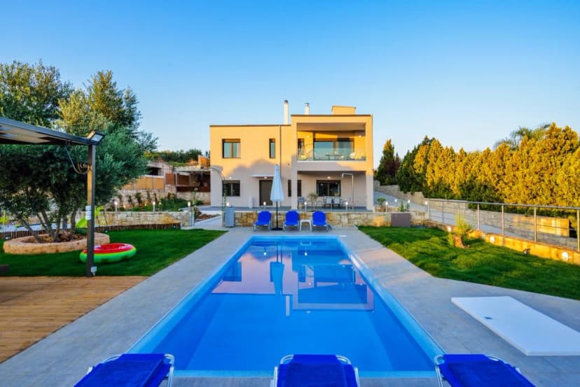 Beautiful 5br Villa With Spacious Interiors and Pool