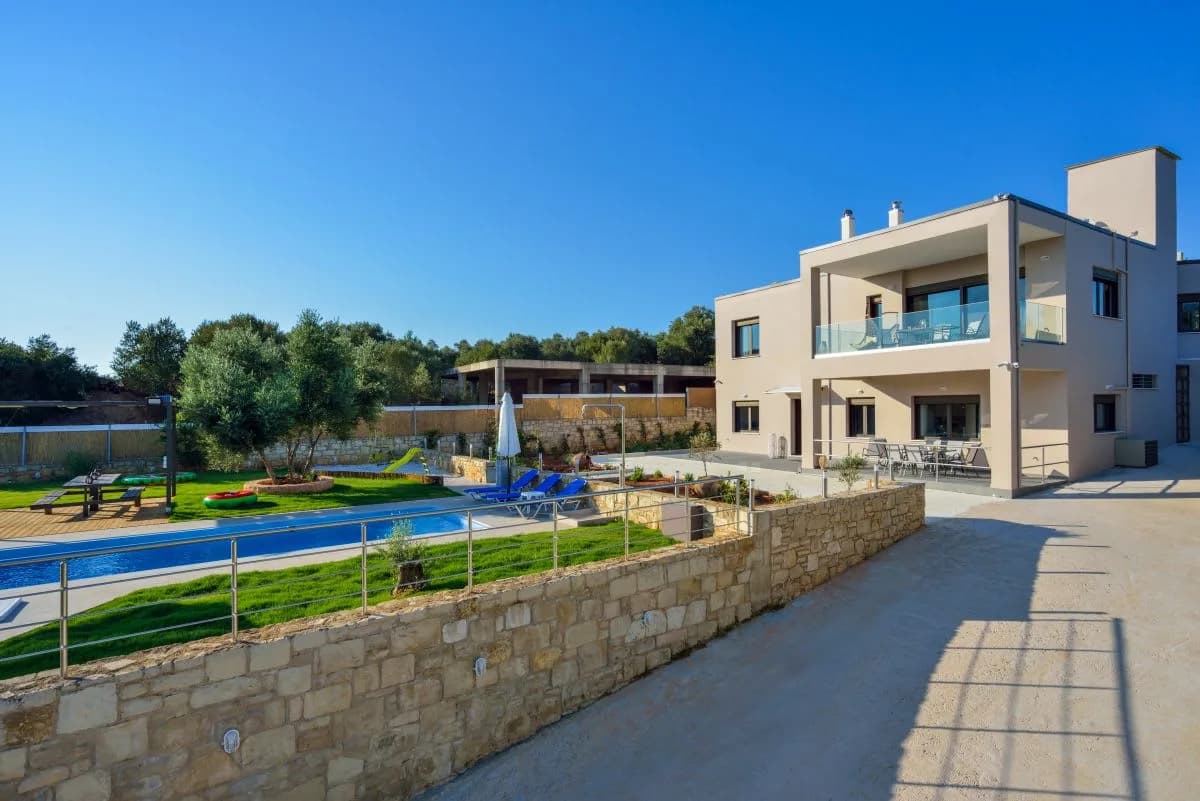 Beautiful 5br Villa With Spacious Interiors and Pool photo 2