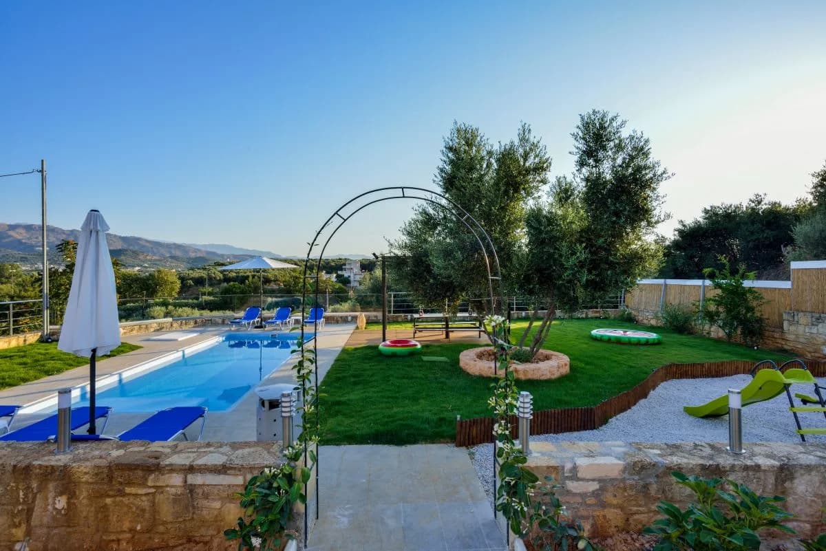 Beautiful 5br Villa With Spacious Interiors and Pool photo 3
