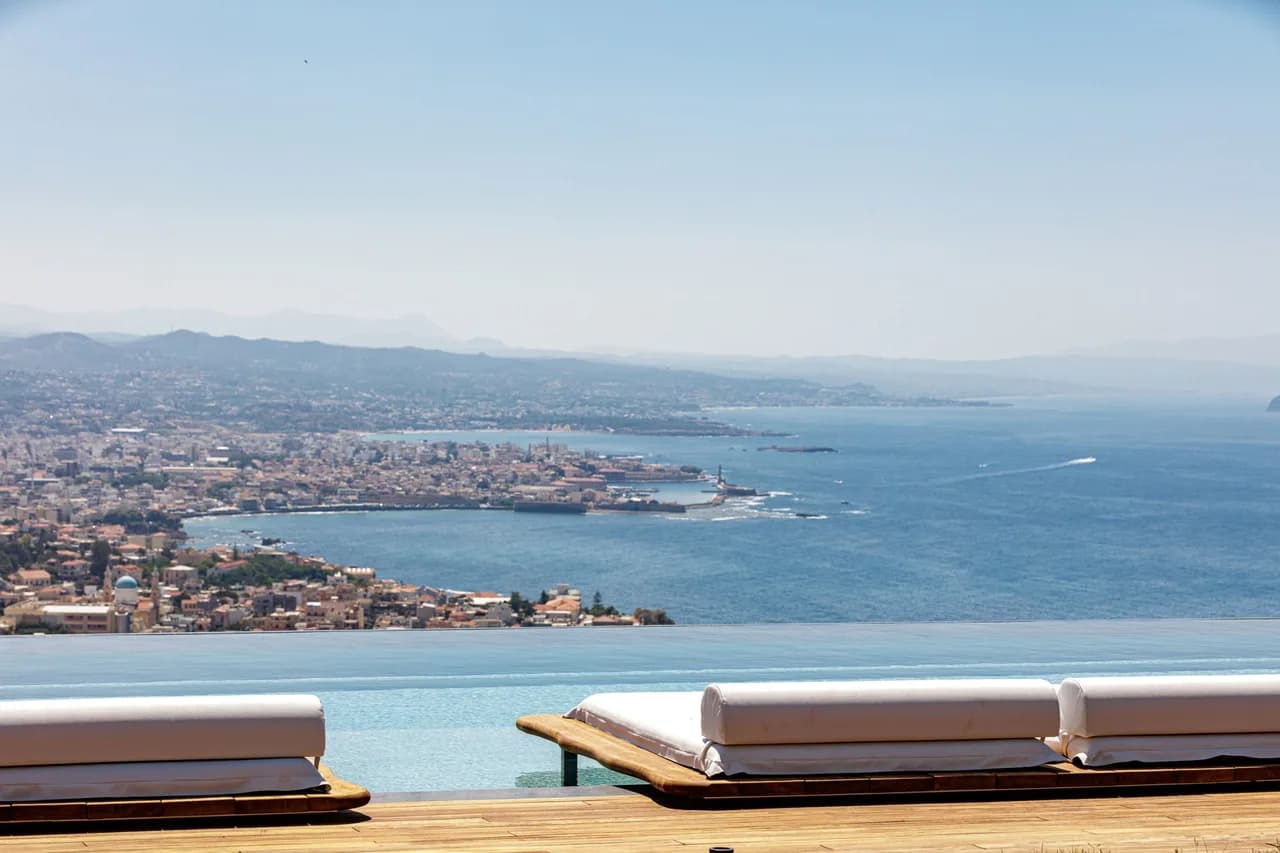 Exclusive Hillside Villa With an Elegant Design photo 2