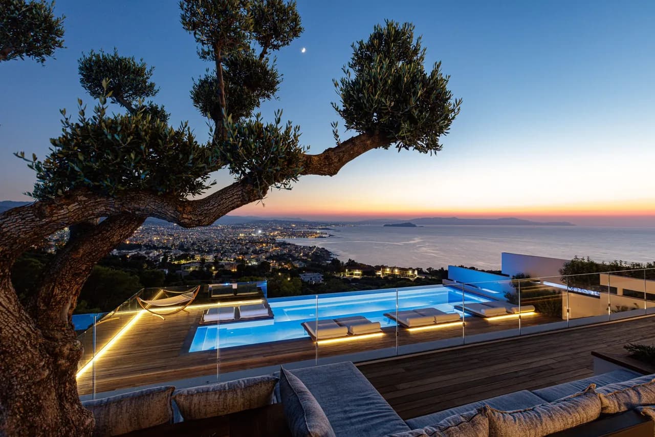 Exclusive Hillside Villa With an Elegant Design photo 3