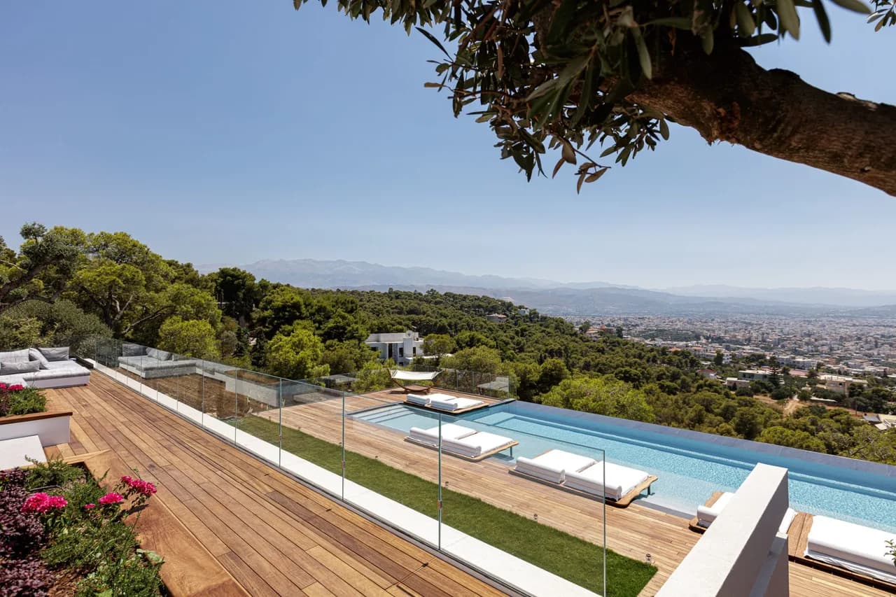 Exclusive Hillside Villa With an Elegant Design photo 4