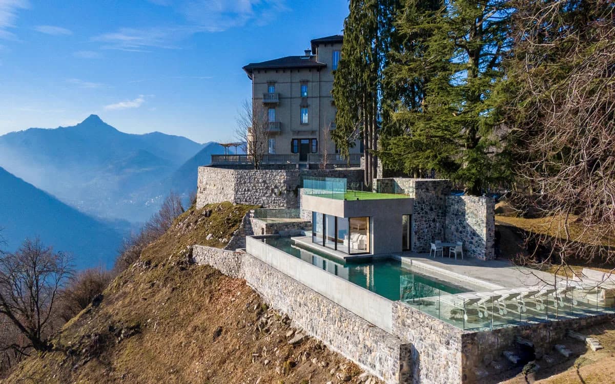 GORGEOUS VILLA OVERLOOKING LAKE COMO