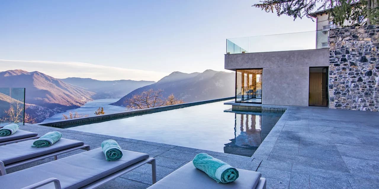 GORGEOUS VILLA OVERLOOKING LAKE COMO photo 3