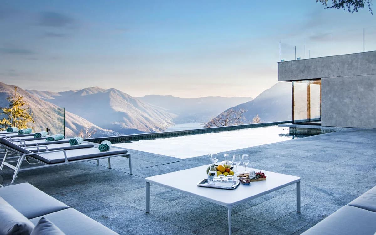 GORGEOUS VILLA OVERLOOKING LAKE COMO photo 4