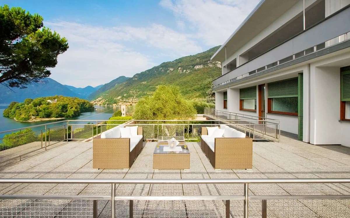 STYLISH VILLA LOCATED ON THE SHORE OF LAKE COMO photo 5