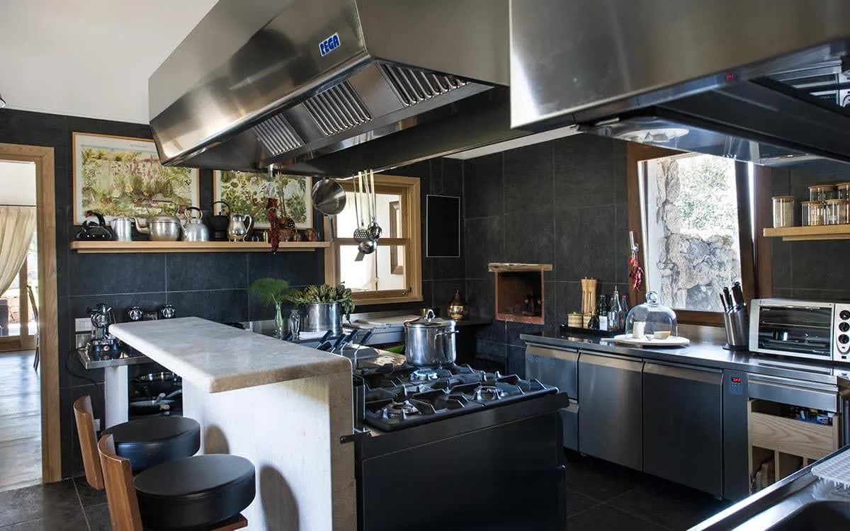 SARDINIA'S MAGNIFICENT 4BR ESTATE photo 2