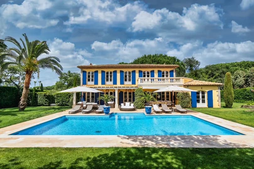 A WONDERFULLY STYLISH VILLA IN SAINT-TROPEZ photo 2