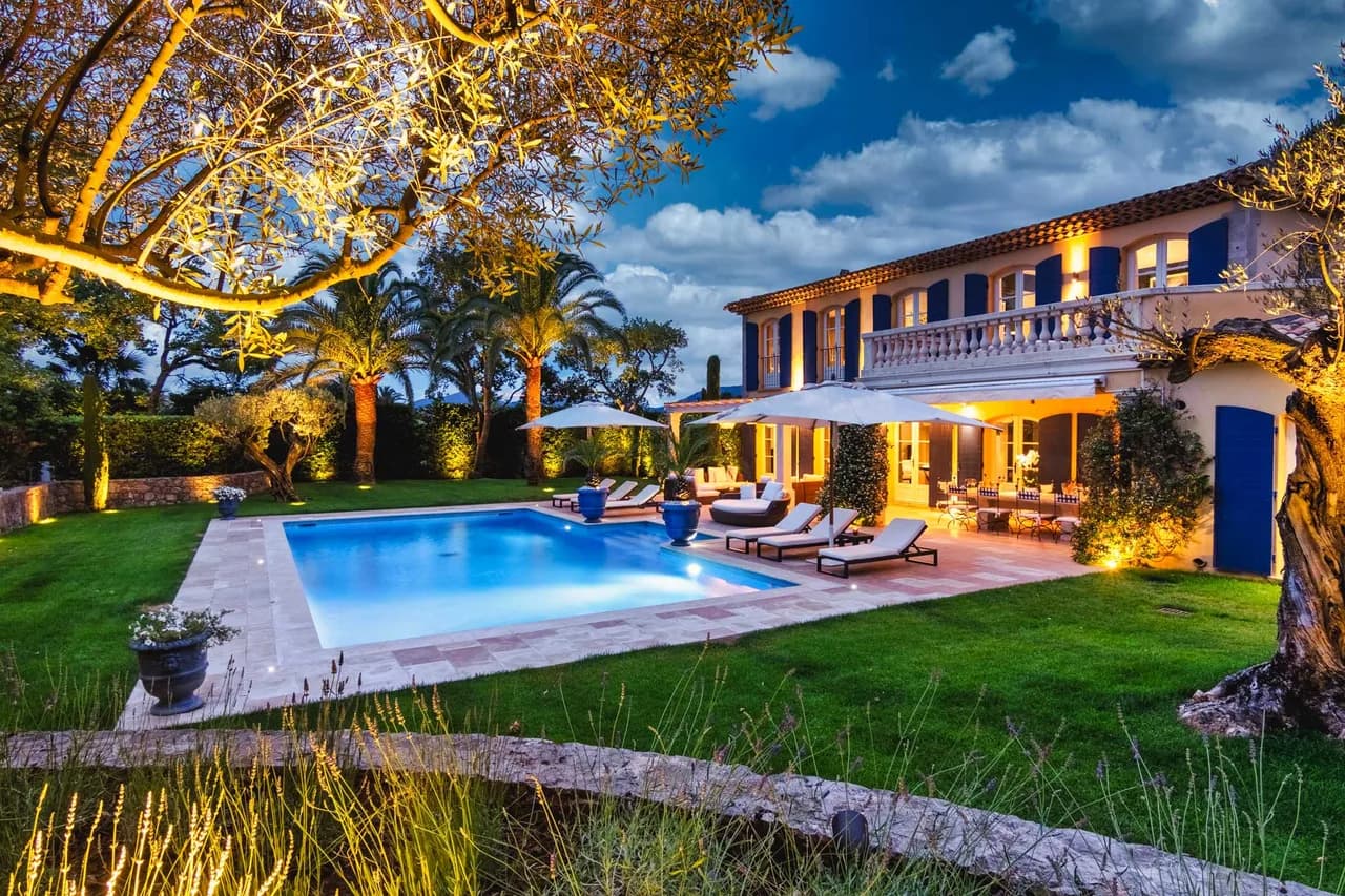 A WONDERFULLY STYLISH VILLA IN SAINT-TROPEZ photo 3