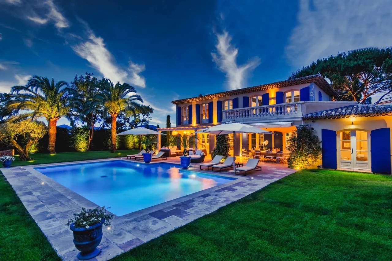 A WONDERFULLY STYLISH VILLA IN SAINT-TROPEZ photo 4