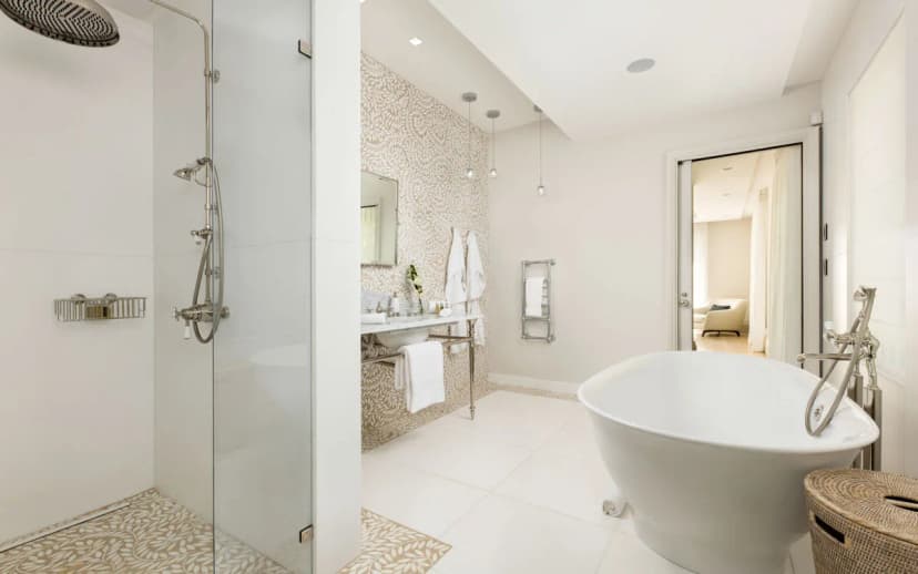ST TROPEZ'S STUNNING VILLA WITH BEAUTIFUL LANDSCAPED GARDENS