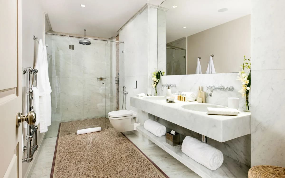 ST TROPEZ'S STUNNING VILLA WITH BEAUTIFUL LANDSCAPED GARDENS photo 3