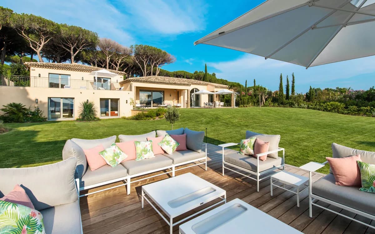 ST TROPEZ'S STUNNING VILLA WITH BEAUTIFUL LANDSCAPED GARDENS photo 5