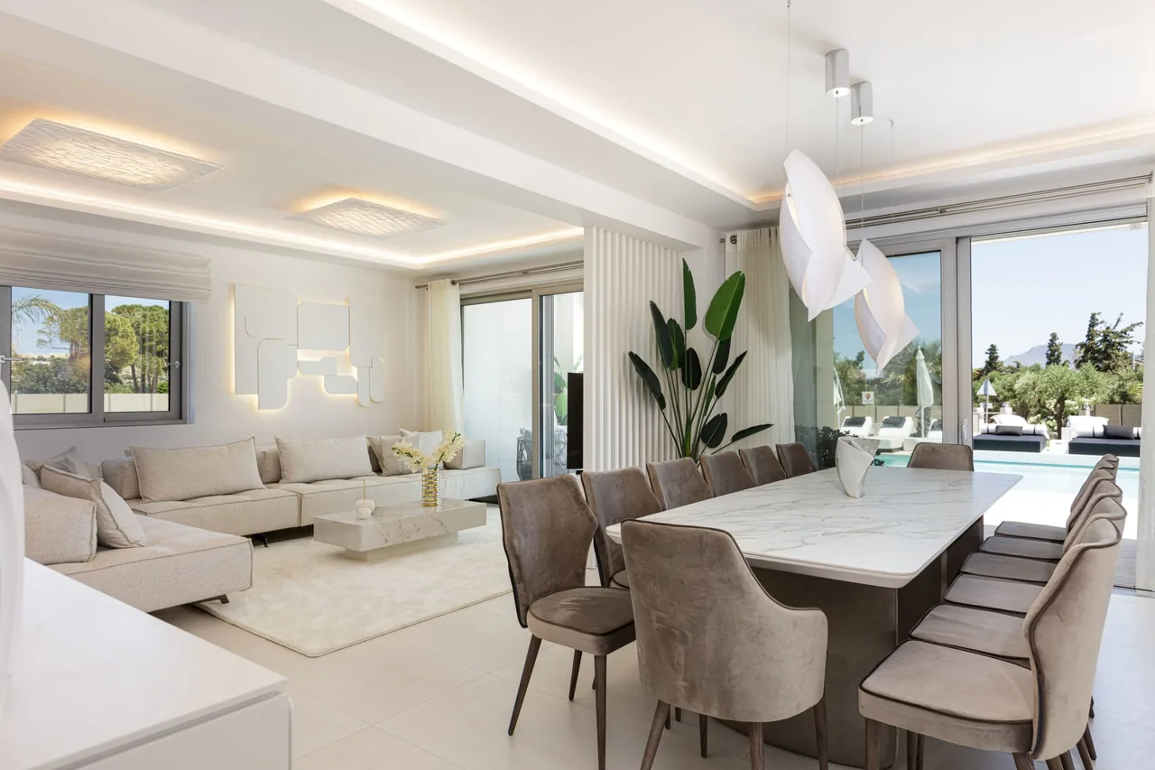 Chic Villa With Indoor Hot Tub, Sauna, Hammam and Playroom photo 2