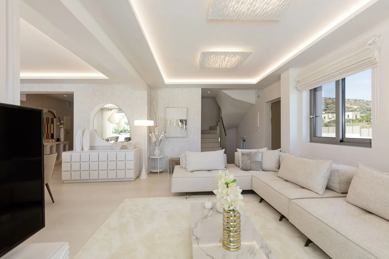 Chic Villa With Indoor Hot Tub, Sauna, Hammam and Playroom photo 4