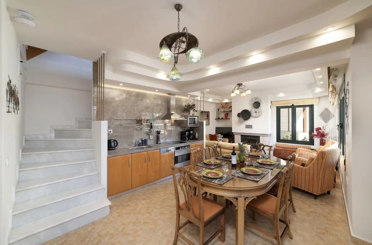 Quality 5br Villa Within 100m From Beach photo 4